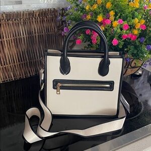 ✨🖤Elegant Black and White Tote/Crossbody Handbag🖤✨NWT